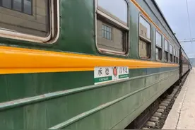 深度 | 4471次列车：慢火车开出幸福路图片