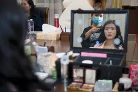 坐花轿、挑金砖，这场军营集体婚礼有看点哦！图片
