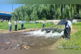 洛阳多处建筑工地大量地下水直排河道，水资源浪费严重令人痛心图片