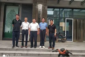 姜经洪邓鹏等观摩考察邢台军创园孵化基地图片