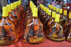 蛇酒变“毒酒”，大爷被咬身亡，蛇酒别轻易喝，不仅有毒还伤肝肾图片