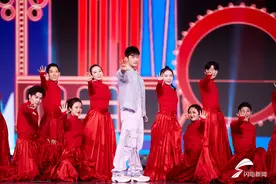 山东春晚黄晓明“蛤蜊味”RAP超上头 再展魔性青岛方言图片
