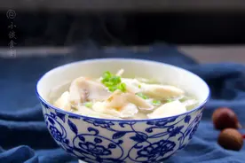 平菇，堆叠生长，超市3块钱一斤，用它打汤，营养全面，鲜味十足图片
