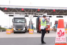 江苏南通：必查：两码一报告！小编直击疫情防控卡口查验点图片