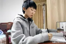 带着妈妈上学！湖北女学霸放弃名校保研，重新高考读大专、学中医图片