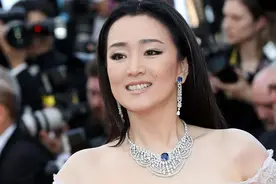 巩俐：与张艺谋相爱8年互相成就，二婚嫁73岁法国男人是真爱吗图片