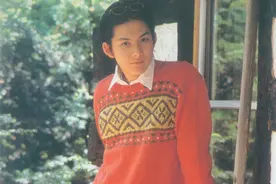 他是上个世纪最后一个美男子，教科书般的毛衣穿搭，真正的漫撕男图片