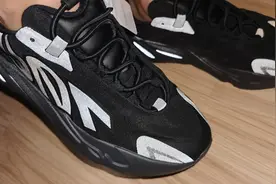 椰子YEEZY 700MNVN黑魂是你的菜吗图片
