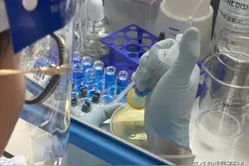 为儿续命，这位父亲铤而走险自制药！当地卫健委：不过多干涉图片