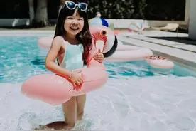 孩子长大性格如何？看娃洗澡就能猜到八九不离十，第一种要恭喜了图片