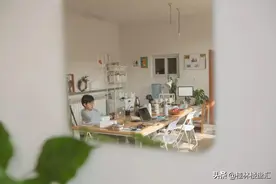 把客厅沙发换成大桌子，感觉特别好图片