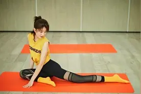 乔欣一改往日“乖乖女”风格，变身摩登女郎，暗黑系口红亮了图片