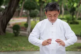 66岁老大爷查出肺结节，一年后却几乎消散不见了，怎么做到的？图片