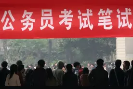 为啥公务员考试，很少看见211、985大学生？其中原因很现实图片