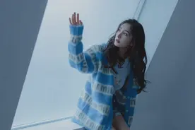 杨幂私服挺舍得破费，穿的针织衫1万5一条，但百元短裤却很接地气图片