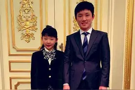 真正乒二代早已诞生，其妈曾与邓亚萍并肩作战，王楠陪练4岁女儿图片