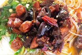 夏日快手菜，香菇鸡丁米线，做法简单，美味营养，适合夏天图片