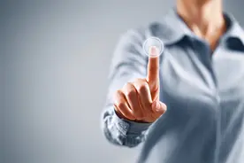 心理学：一个人的手势，会暴露他的内心，很准的图片