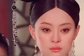 甄嬛传“甄嬛再次回宫时一直是铀子头，直到眉庄过世重新换旗头”图片