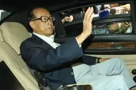 李嘉诚的座驾“宝马”，10台劳斯莱斯也比不上，车窗真的太夸张了图片