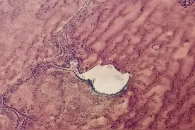 行摄乌鲁鲁（2）：空中俯瞰澳洲红土地，单体巨岩太醒目图片
