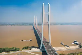 九江应该对标的湖北城市不是黄冈，而是宜昌，原因有以下几点图片