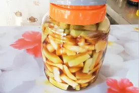 酸脆爽口的花菜茎+嫩姜小咸菜吃过吗？看看俺是怎么给腌制的视频封面