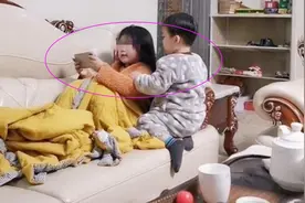 "卑微弟弟"走红，为姐姐服务勤勤恳恳，网友：史上混得最差二胎图片
