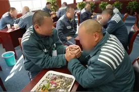 服刑人员一天的生活是怎样的？一张表告诉你图片
