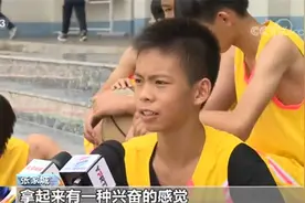 追梦旅程！这个单手打篮球的少年“火了”图片