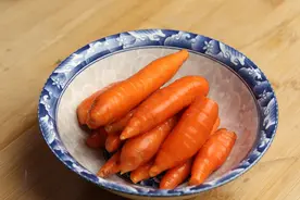 冬天自制腌萝卜，农村妈妈用了30年的秘方，脆爽入味，简单又实用图片