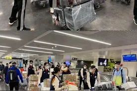 郎导在里米尼的第一天：海滩偶遇索科洛娃，餐厅重逢古德蒂图片