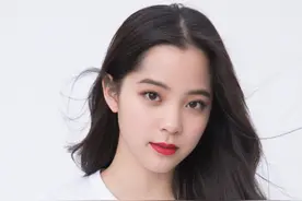 21岁的欧阳娜娜，走到今天该怪谁？跌落的口碑到底是回不去了图片