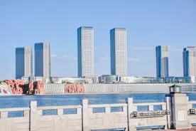 内蒙古经济最富裕的城市，这里拥有着亚洲最高的音乐喷泉图片