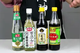 买醋时怎么辨别勾兑醋？超市员工：只要瓶子上有这行字就不建议买图片