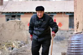 内蒙一百岁老人去世了，全村人都跟着悲痛，因为他们的标杆倒了图片