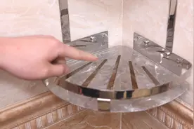 浴室置物架总积水垢难清洗，教你简单绝招，水渍污垢通通去除！视频封面