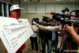 大乐透102注头等大奖，5次三连号现象？彩民：真“蹊跷”图片