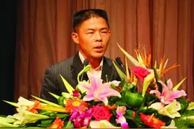 15年前，那个三进三出救下落水女子的河南小伙，如今怎么样了？图片