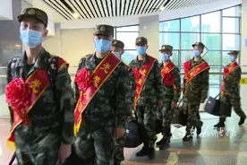 内江市东兴区：光荣出发！70名东兴热血青年奔赴军营图片