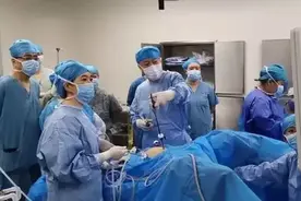 大姨妈痛得直打滚，当心子宫内膜异位图片