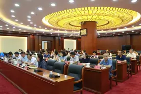 呼和浩特市中院宋建波副院长走进市人大常委会机关宣讲“三个规定”图片