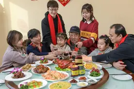 臭鳜鱼+臭豆腐，王致和邀居民进厂品尝“腐乳宴”图片