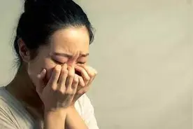 因我一时疏忽七个月大胎宝胎死腹中，医生摇着头对我破口大骂图片
