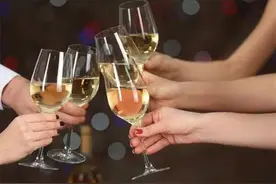 号称酒量大的山东大汉，在重庆的一次大型翻车事故图片
