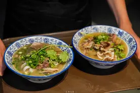 顺德第①家「跷脚牛肉」火锅来了，要跷脚吃吗？图片