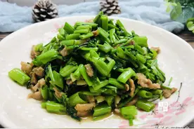 入秋后，空心菜正当季，比韭菜苋菜都要鲜，口感爽脆，爆炒特美味图片