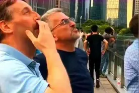 德国建筑师第一次来中国重庆，刚上街就看楞了，这是怎么回事图片