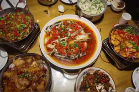 频繁聚餐，当心“吃出”胰腺炎图片