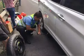 自动挡车在路上抛锚，在拖车时应该挂哪个挡位？视频封面